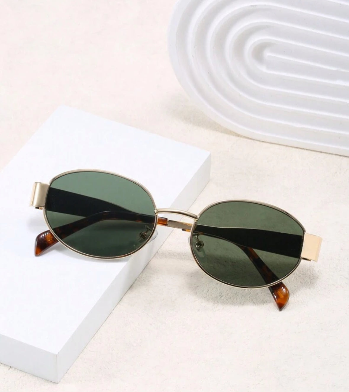 ‘Tyra’ gold sunglasses