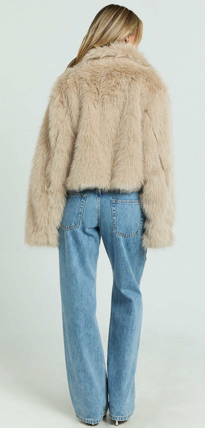‘Rania’ beige faux fur coat