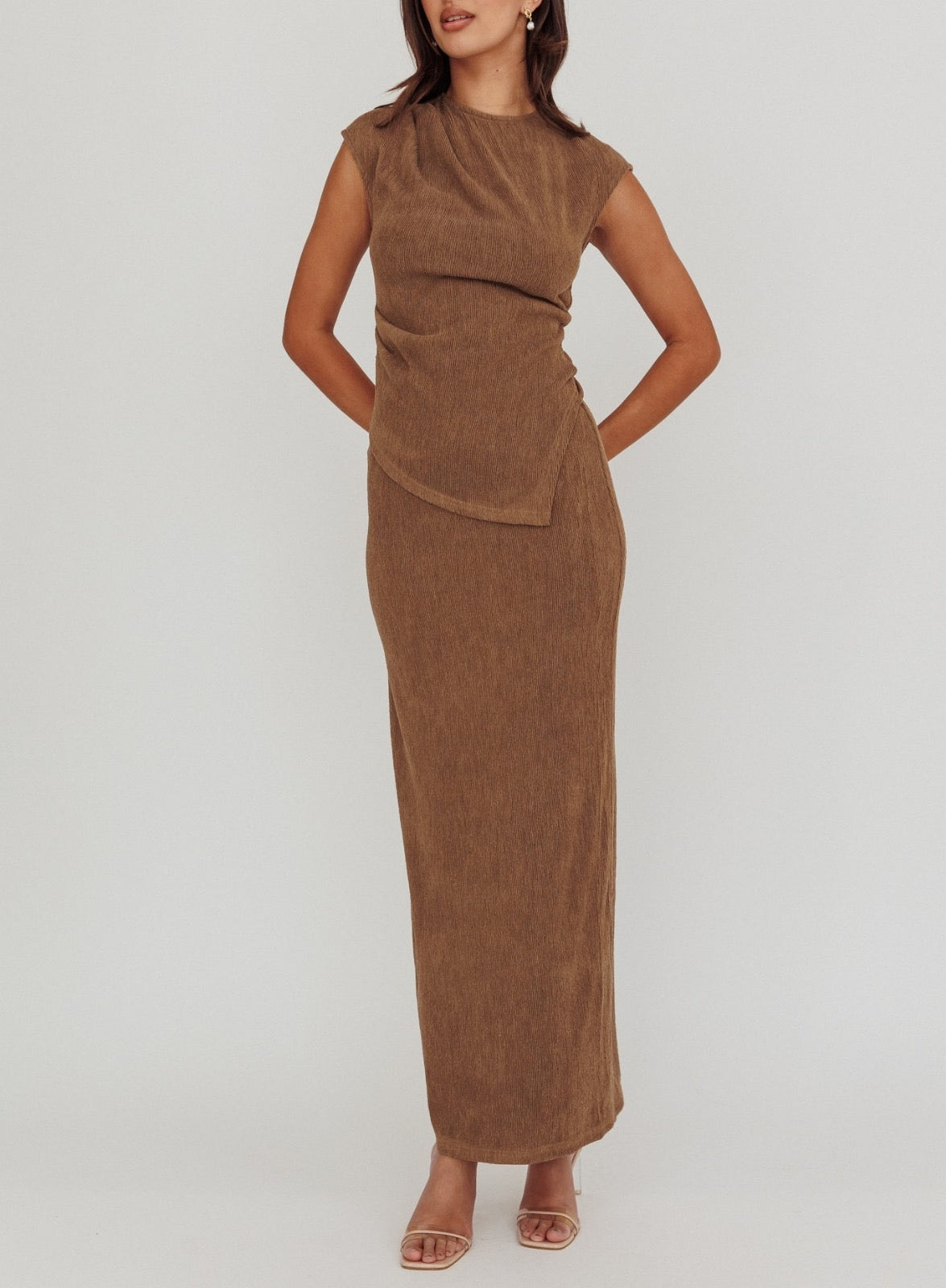 ‘Desse’ set in brown