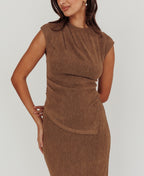 ‘Desse’ set in brown