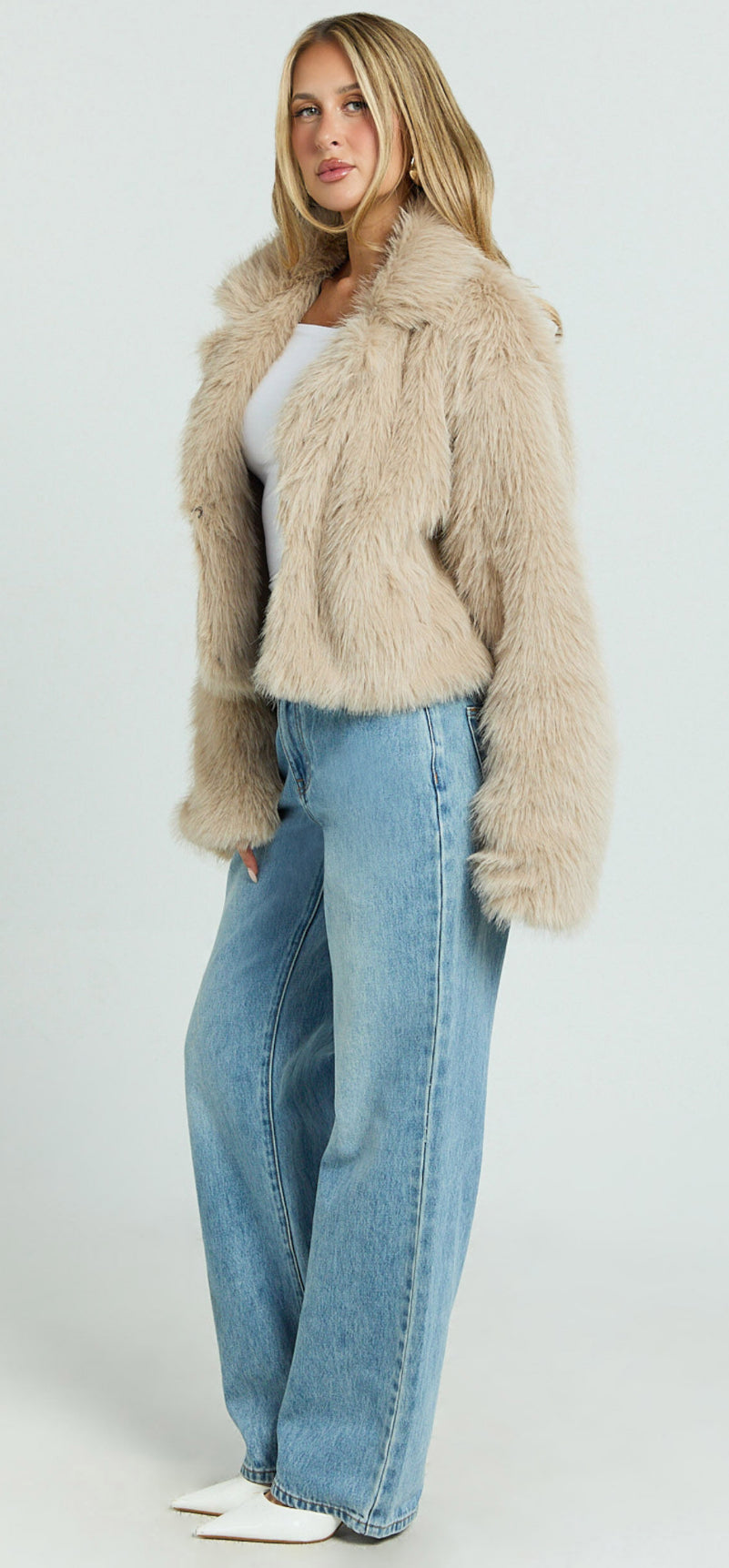 ‘Rania’ beige faux fur coat