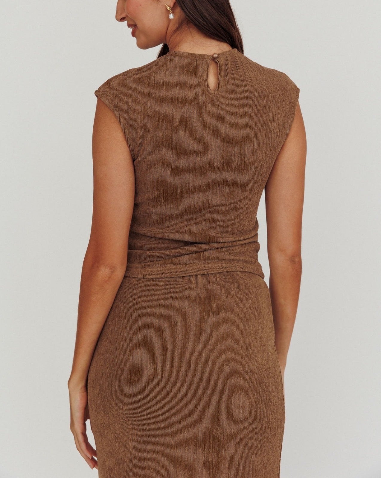 ‘Desse’ set in brown