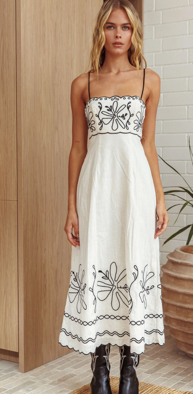 ‘Leslie’ black dress (preorder)