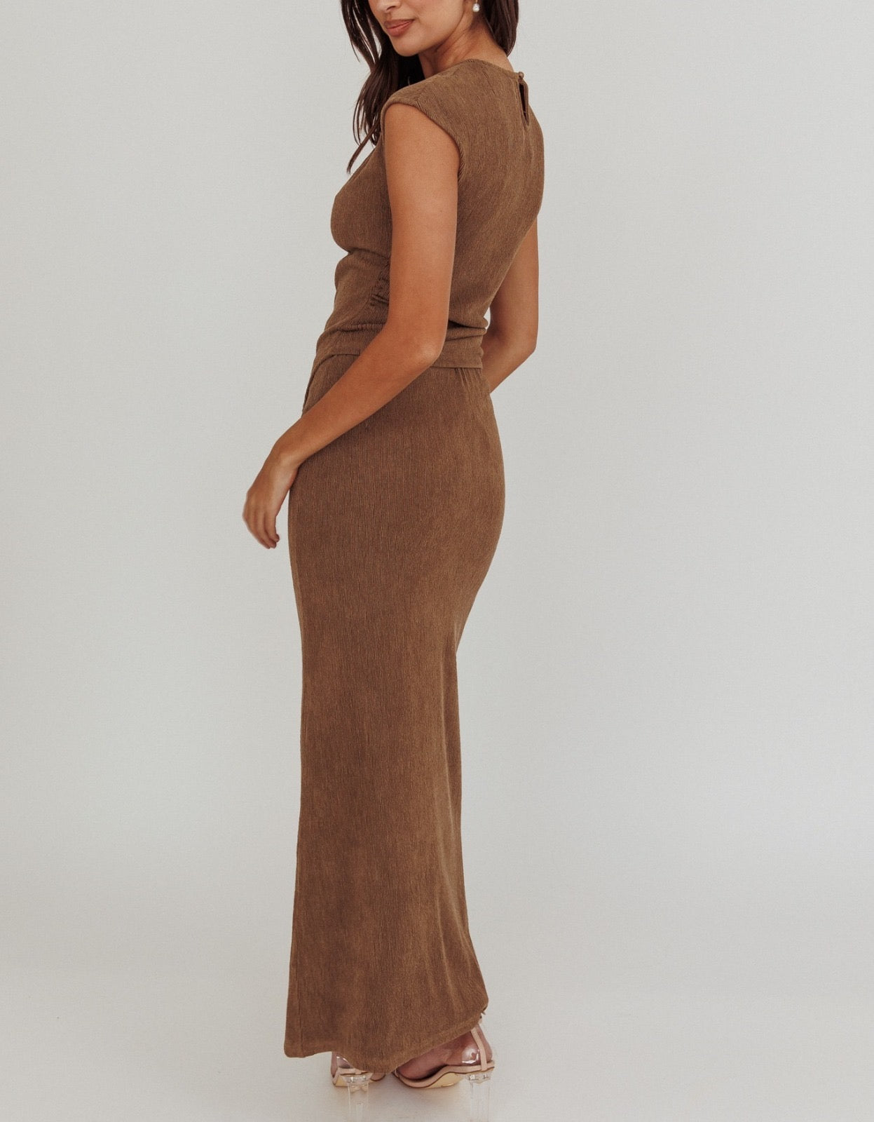 ‘Desse’ set in brown