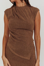 ‘Desse’ set in brown