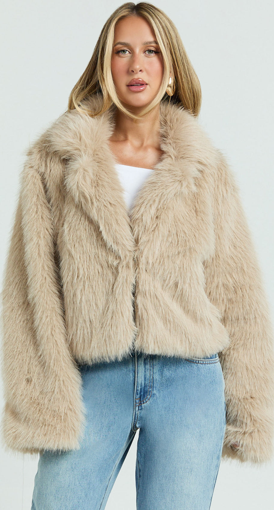 ‘Rania’ beige faux fur coat
