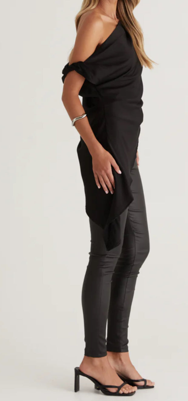 ‘Carmen’ top black