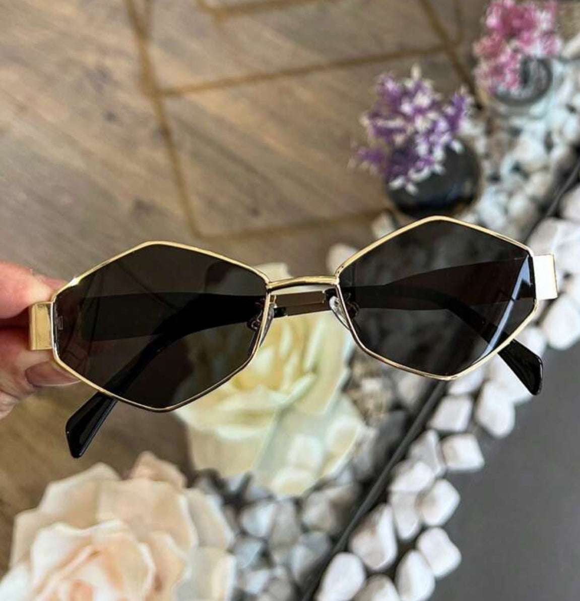 ‘Carrie’ gold sunglasses