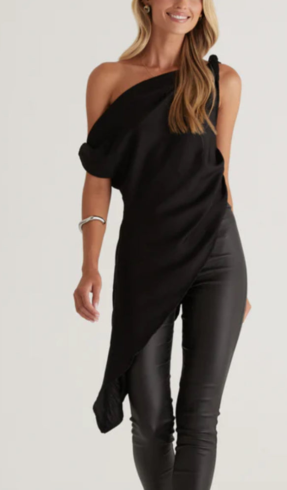 ‘Carmen’ top black